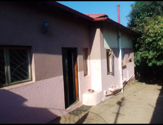 3 BEDROOM HOUSE FOR SALE IN BEZUIDENHOUT VALLEY